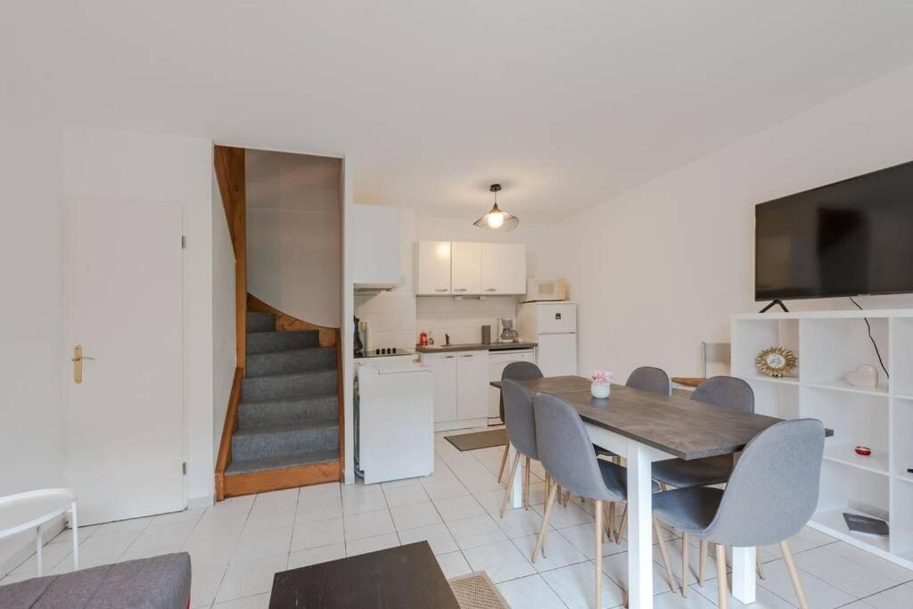 Guest House II Magny-le-Hongre Exterior foto