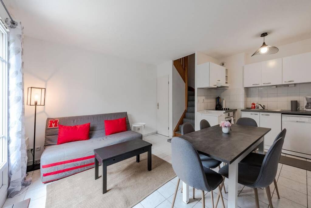 Guest House II Magny-le-Hongre Exterior foto